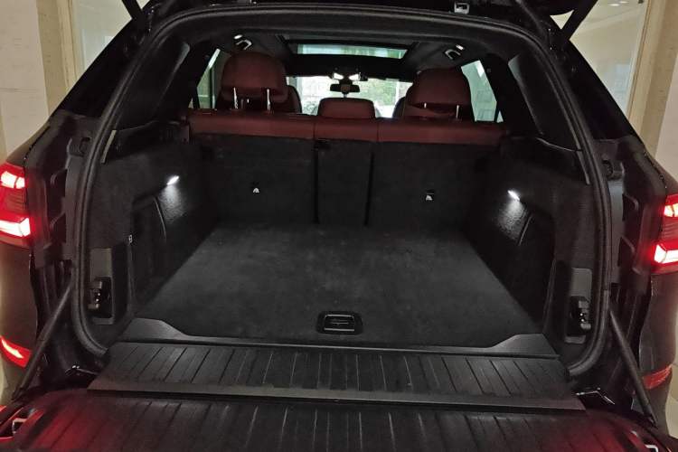 Used BMW X5 2022 Restyled xDrive 40Li M Sport Package Trunk