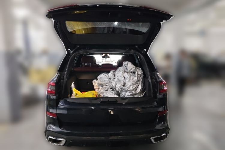 Used BMW X5 2022 xDrive 40Li M Sport Package Trunk