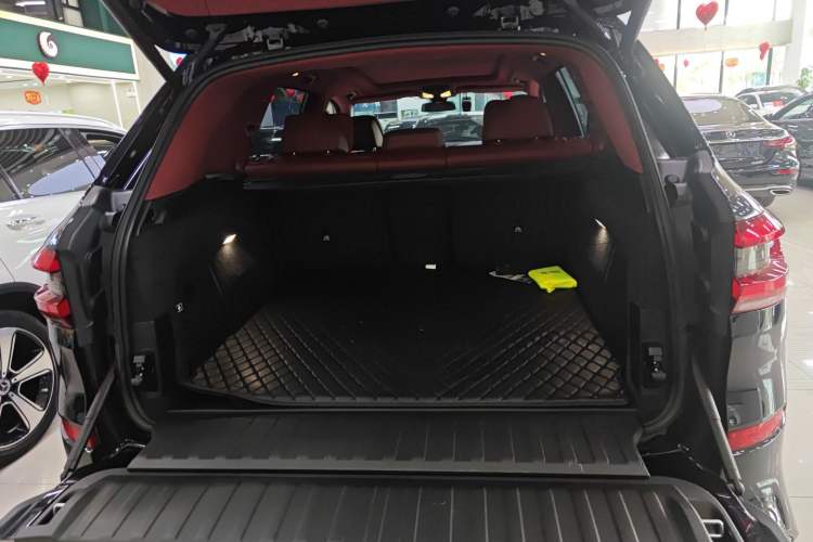 Used BMW X5 2022 Restyled xDrive 40Li M Sport Package Trunk
