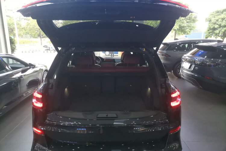 Used BMW X5 2022 xDrive 40Li Luxury Edition M Sport Package Trunk