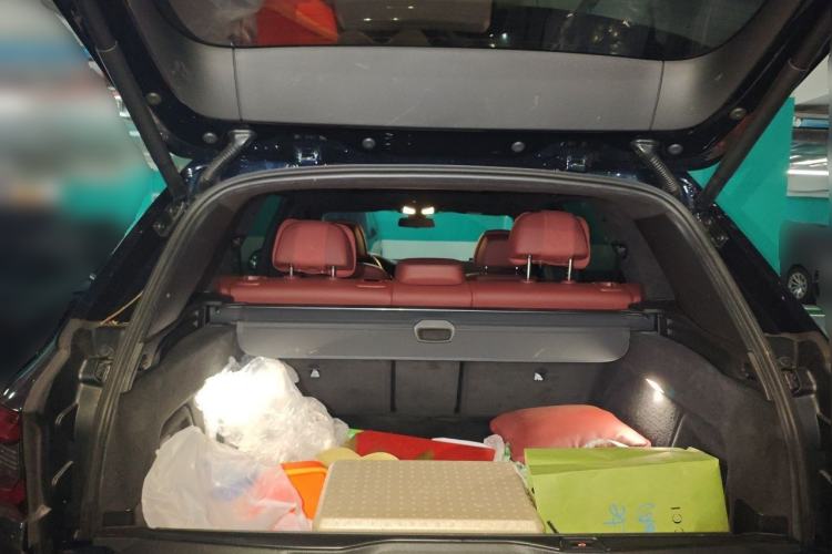 Used BMW X5 2022 xDrive 40Li M Sport Package Trunk
