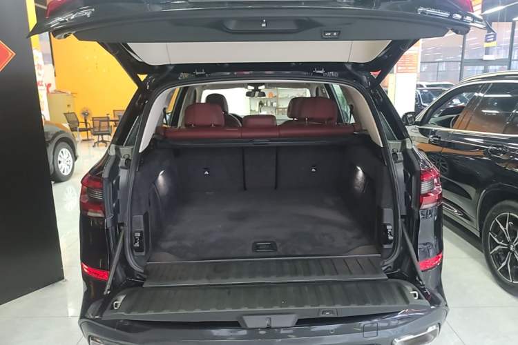 Used BMW X5 2022 Restyled xDrive 30Li M Sport Package Trunk