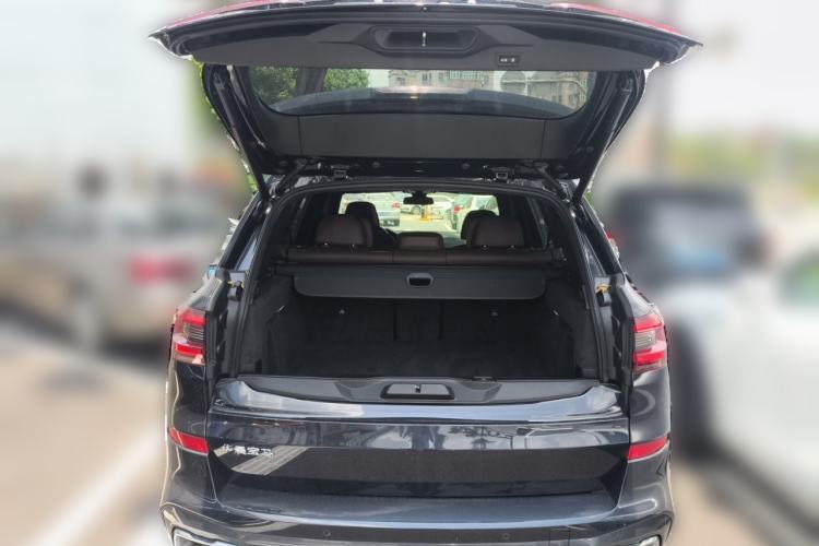 Used BMW X5 2022 Restyled xDrive 40Li M Sport Package Trunk