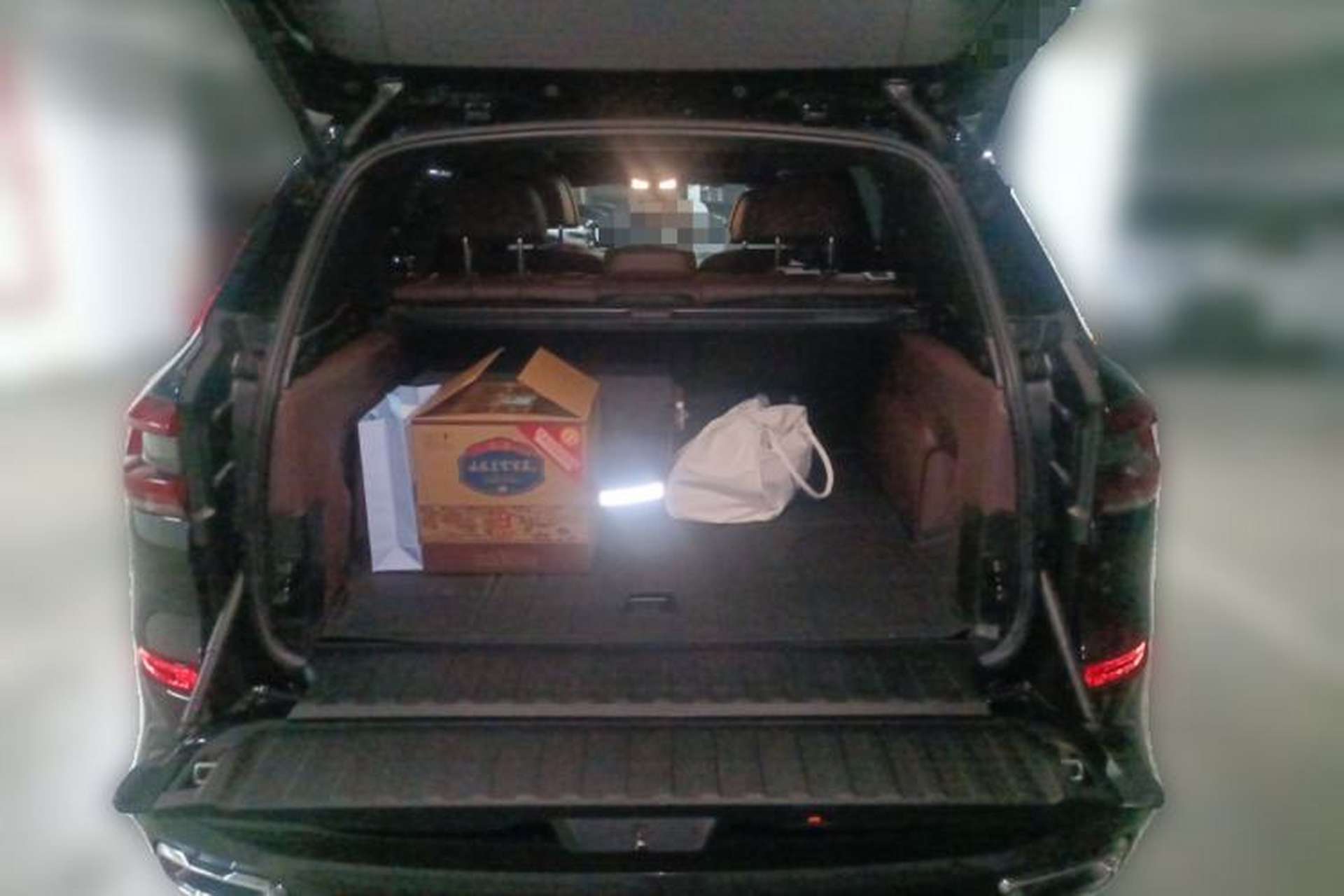Used BMW X5 2022 Restyled xDrive 40Li M Sport Package Trunk
