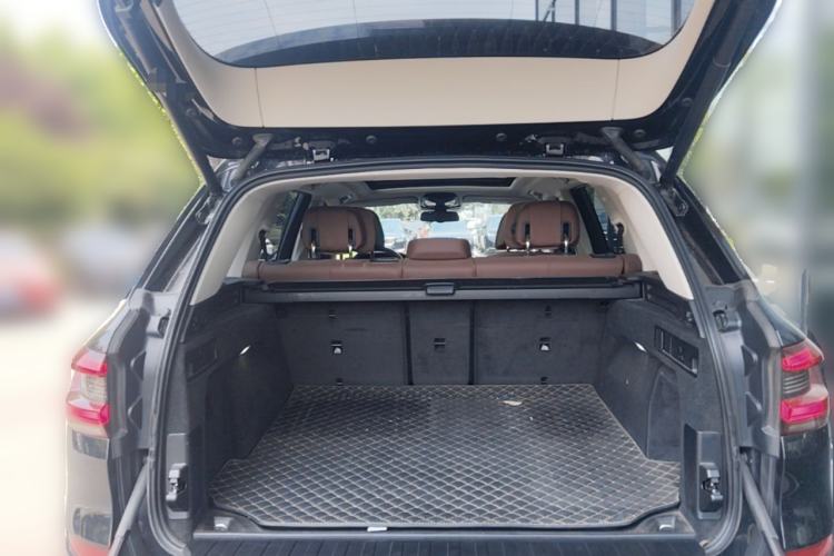 Used BMW X5 2022 xDrive40i Luxury Edition M Sport Package Trunk