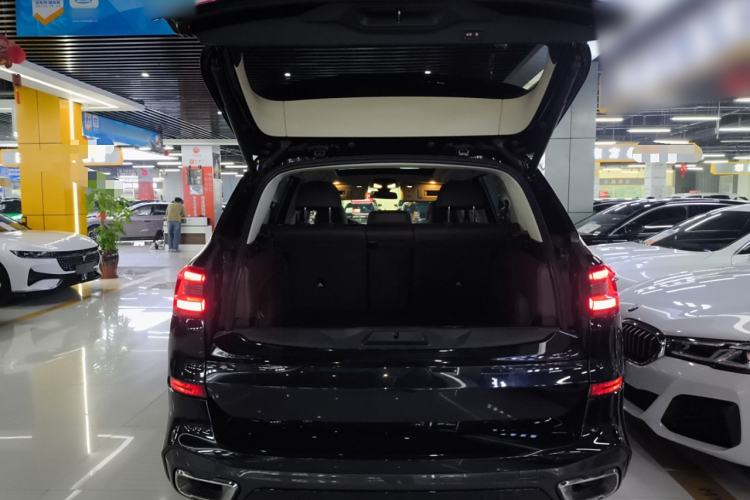 Used BMW X5 2022 Restyled xDrive 30Li M Sport Package Trunk