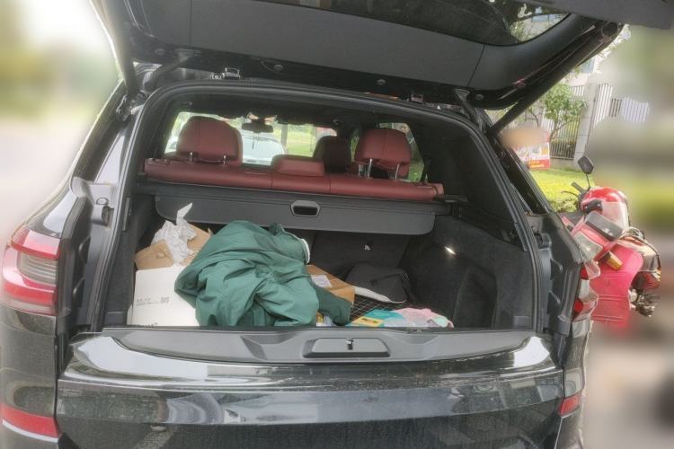 Used BMW X5 2022 xDrive 40Li M Sport Package Trunk
