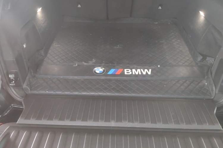Used BMW X5 2022 xDrive 30Li Luxury M Sport Package Trunk