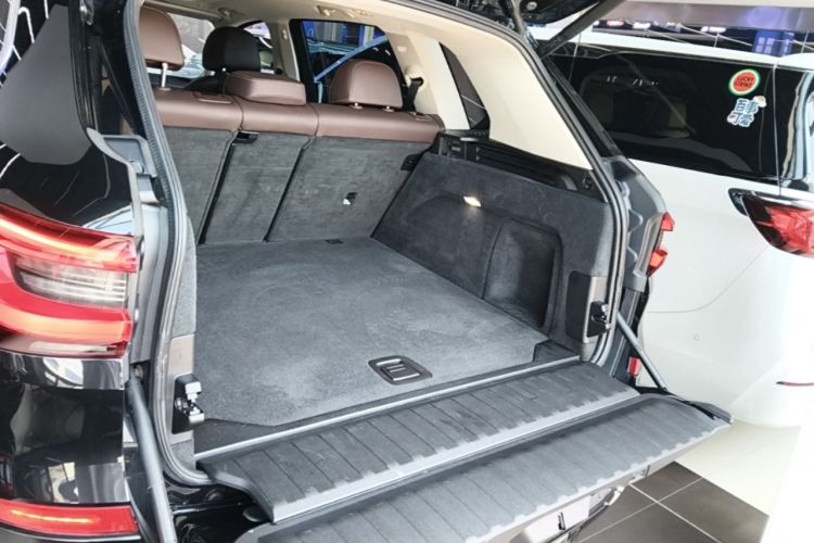 Used BMW X5 2022 xDrive 30Li M Sport Package Trunk