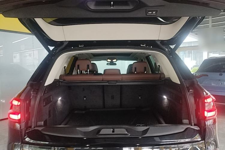 Used BMW X5 2022 xDrive40i Luxury Edition M Sport Package Trunk