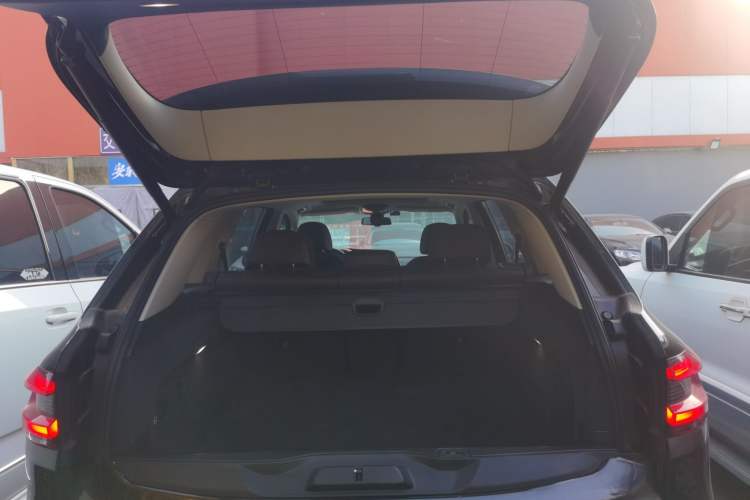 Used BMW X5 2022 xDrive 30Li Luxury M Sport Package Trunk