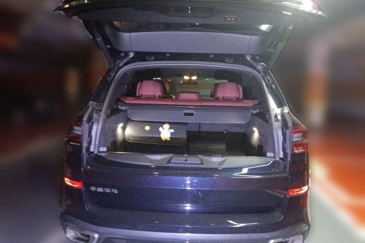 Used BMW X5 2022 Restyled xDrive 40Li Luxury Edition M Sport Package Trunk