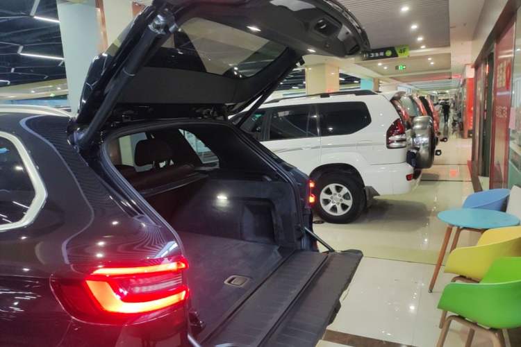Used BMW X5 2022 Restyled xDrive 40Li M Sport Package Trunk