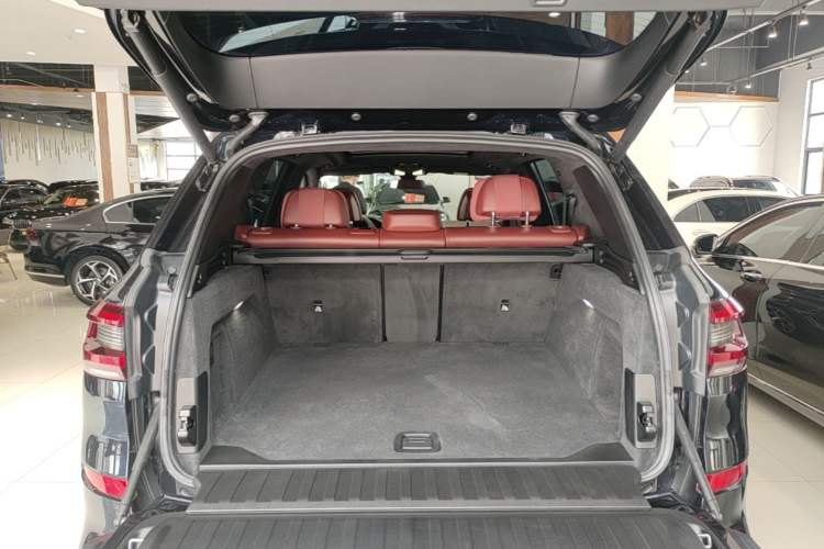 Used BMW X5 2022 Restyled xDrive 40Li M Sport Package Trunk