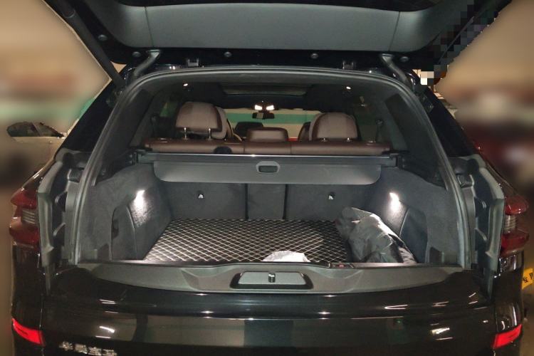 Used BMW X5 2022 xDrive 40Li M Sport Package Trunk