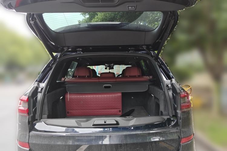 Used BMW X5 2022 Restyled xDrive 40Li Luxury Edition M Sport Package Trunk