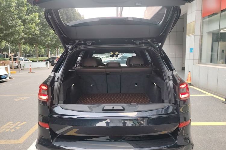Used BMW X5 2022 Restyled xDrive 40Li M Sport Package Trunk