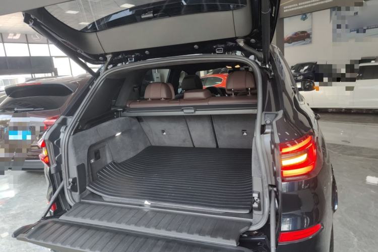 Used BMW X5 2022 Restyled xDrive 40Li M Sport Package Trunk