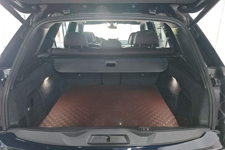 Used BMW X5 2022 xDrive 40Li Luxury Edition M Sport Package Trunk