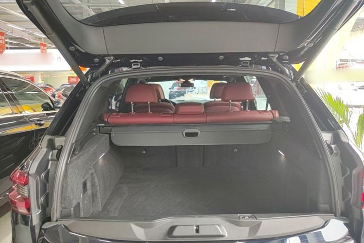 Used BMW X5 2022 Restyled xDrive 40Li M Sport Package Trunk
