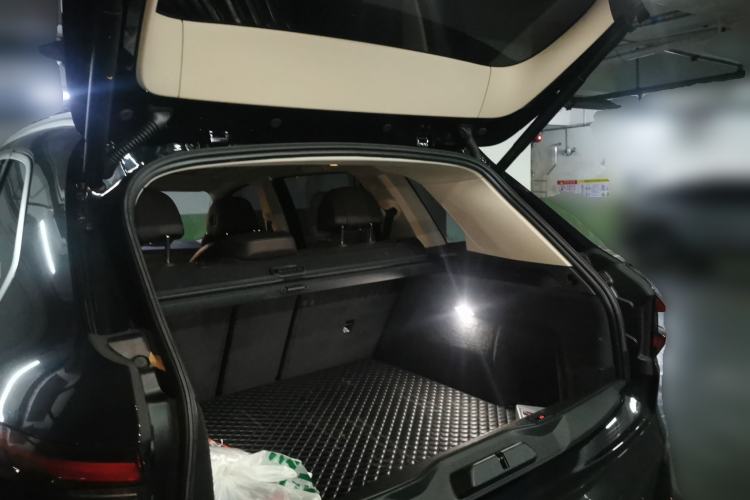 Used BMW X5 2022 xDrive 30Li Luxury M Sport Package Trunk