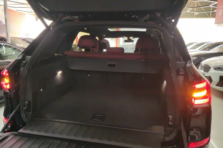 Used BMW X5 2022 Restyled xDrive 40Li M Sport Package Trunk