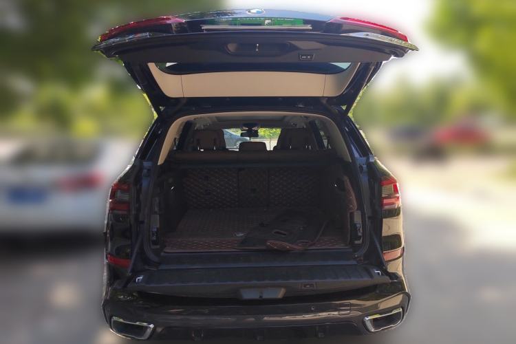 Used BMW X5 2022 xDrive40i Luxury Edition M Sport Package Trunk