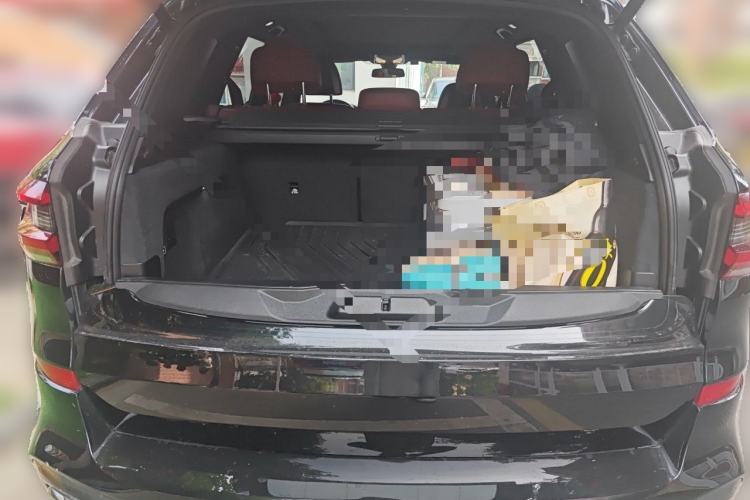 Used BMW X5 2022 xDrive 40Li M Sport Package Trunk