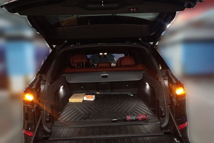 Used BMW X5 2022 Restyled xDrive 40Li M Sport Package Trunk