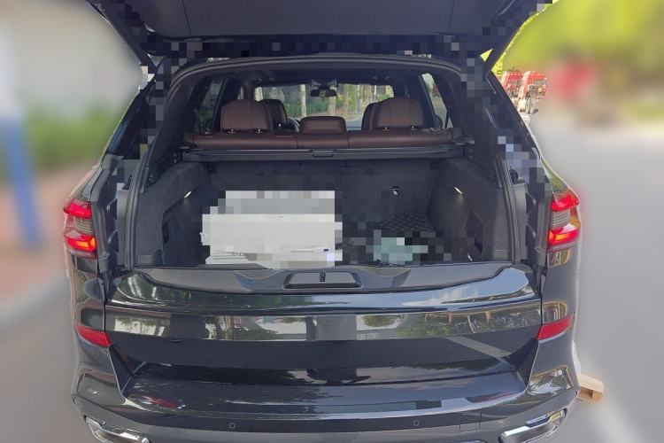 Used BMW X5 2022 Restyled xDrive 40Li M Sport Package Trunk