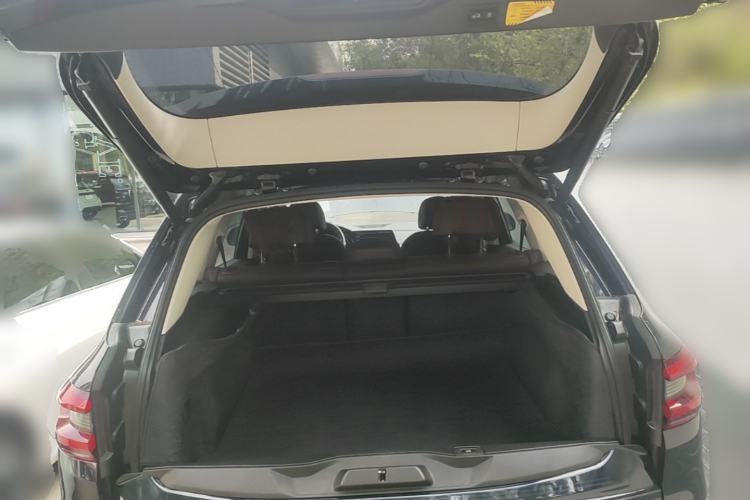 Used BMW X5 2022 xDrive 30Li Luxury M Sport Package Trunk