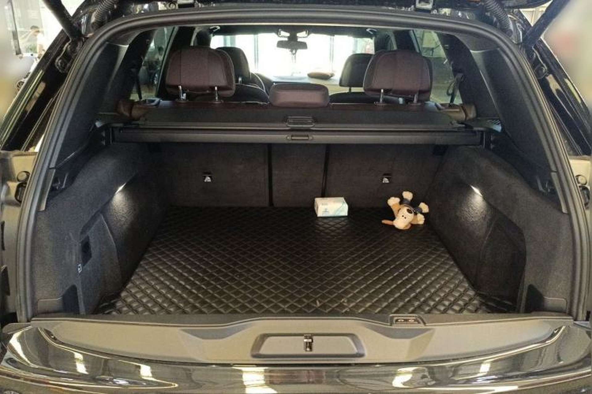 Used BMW X5 2022 Restyled xDrive 40Li Luxury Edition M Sport Package Trunk