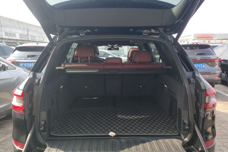Used BMW X5 2022 xDrive 40Li Luxury Edition M Sport Package Trunk