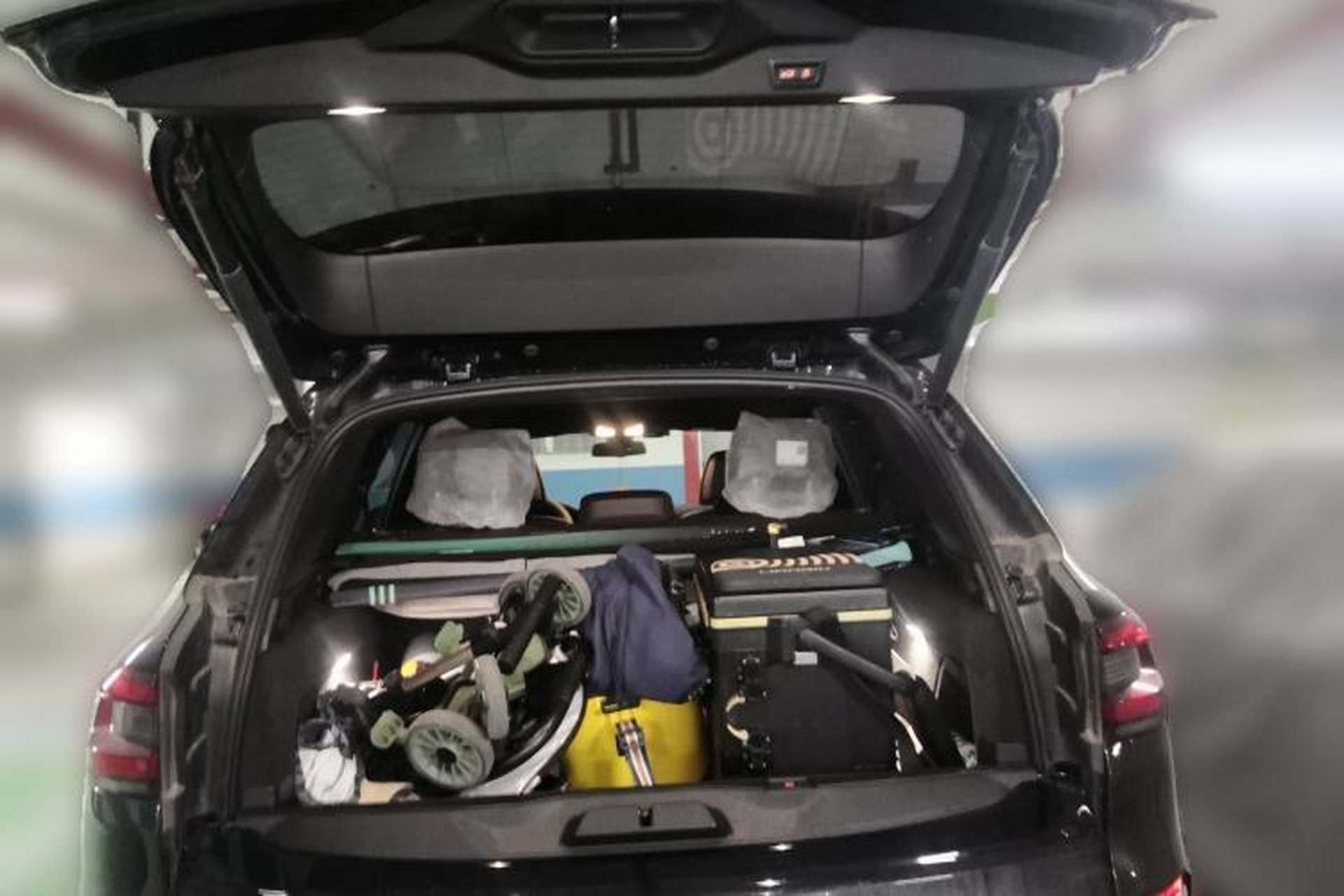 Used BMW X5 2022 xDrive 40Li M Sport Package Trunk