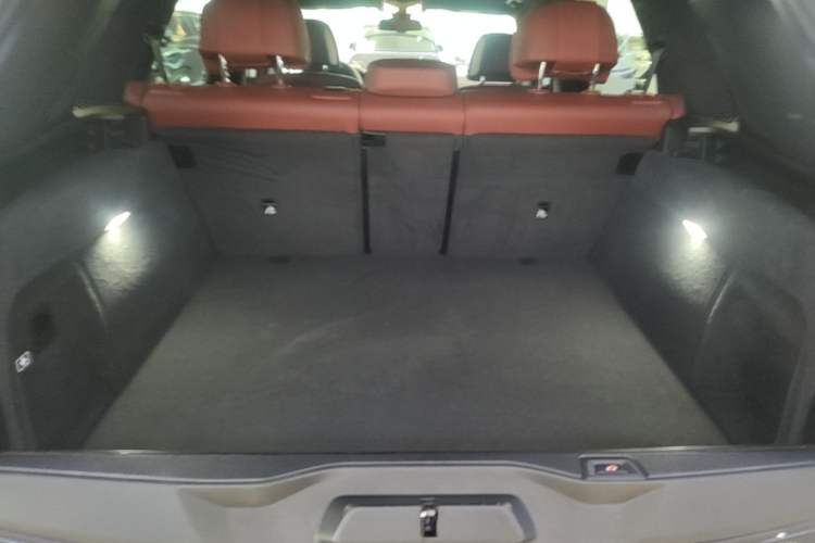 Used BMW X5 2022 Restyled xDrive 40Li M Sport Package Trunk