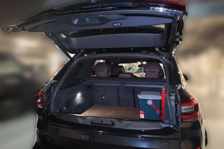 Used BMW X5 2022 xDrive 40Li M Sport Package Trunk