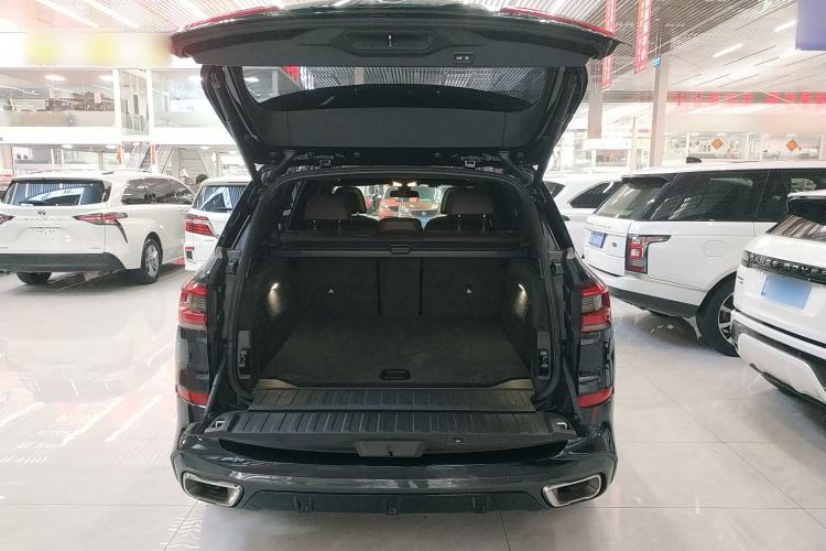 Used BMW X5 2022 Restyled xDrive 40Li M Sport Package Trunk