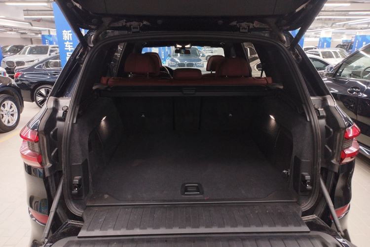 Used BMW X5 2022 Restyled xDrive 40Li Luxury Edition M Sport Package Trunk