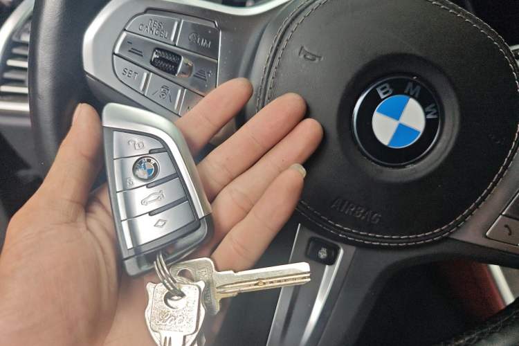 Used BMW X5 2022 Restyled xDrive 40Li Luxury Edition M Sport Package Vehicle Key