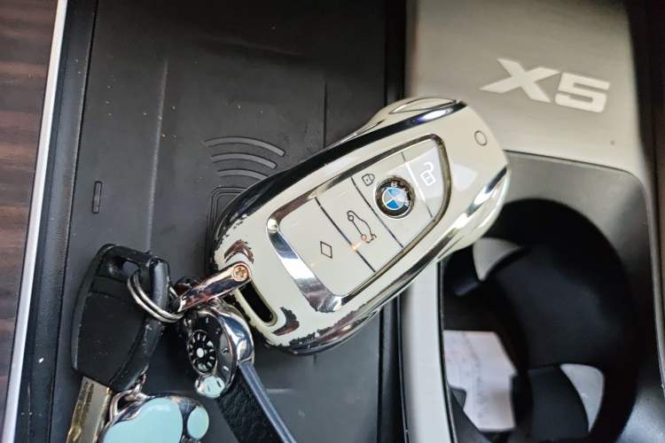 Used BMW X5 2022 Restyled xDrive 40Li Luxury Edition M Sport Package Vehicle Key