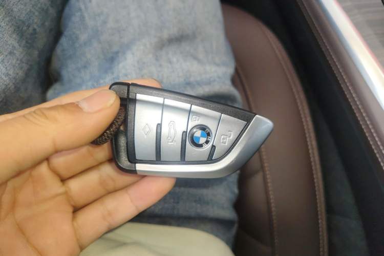 Used BMW X5 2022 Restyled xDrive 40Li Luxury Edition M Sport Package Vehicle Key