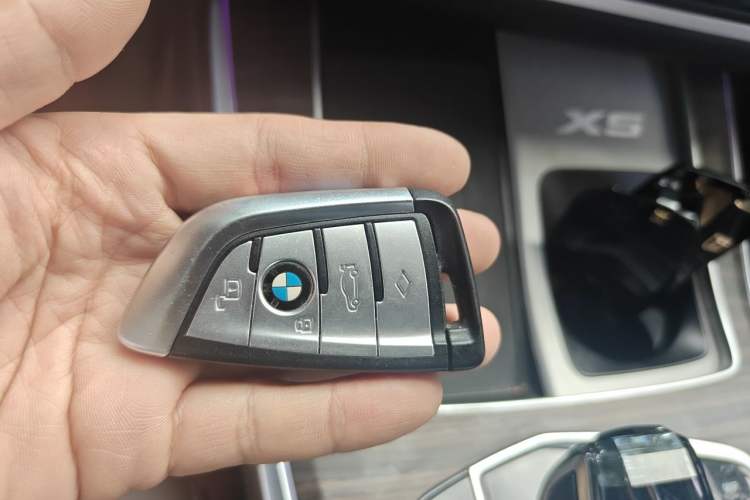 Used BMW X5 2022 Restyled xDrive 40Li Luxury Edition M Sport Package Vehicle Key