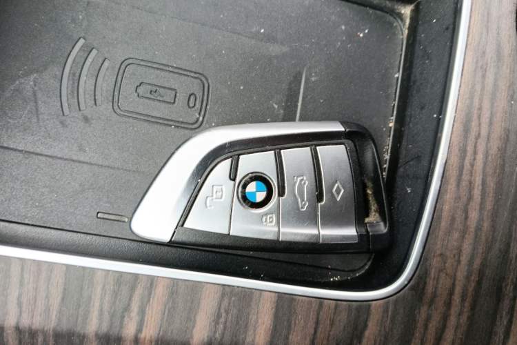 Used BMW X5 2022 Restyled xDrive 40Li Luxury Edition M Sport Package Vehicle Key