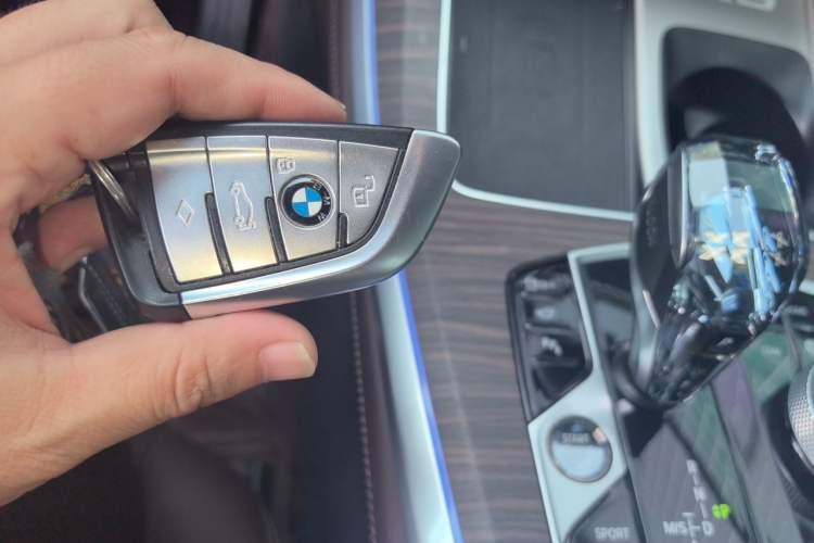 Used BMW X5 2022 xDrive 40Li M Sport Package Vehicle Key