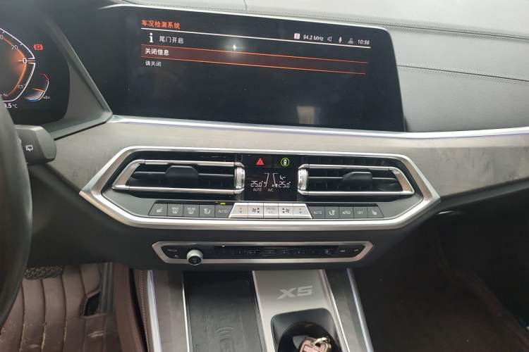 Used BMW X5 2022 xDrive 30Li Luxury M Sport Package Audio And AC Panel