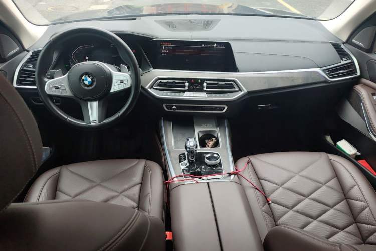 Used BMW X5 2022 xDrive 30Li Luxury M Sport Package Center Console