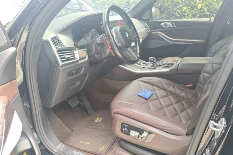 Used BMW X5 2022 xDrive 40Li M Sport Package Driver Seat