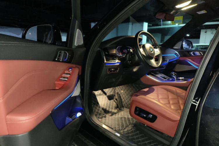 Used BMW X5 2022 xDrive 40Li M Sport Package Driver Seat