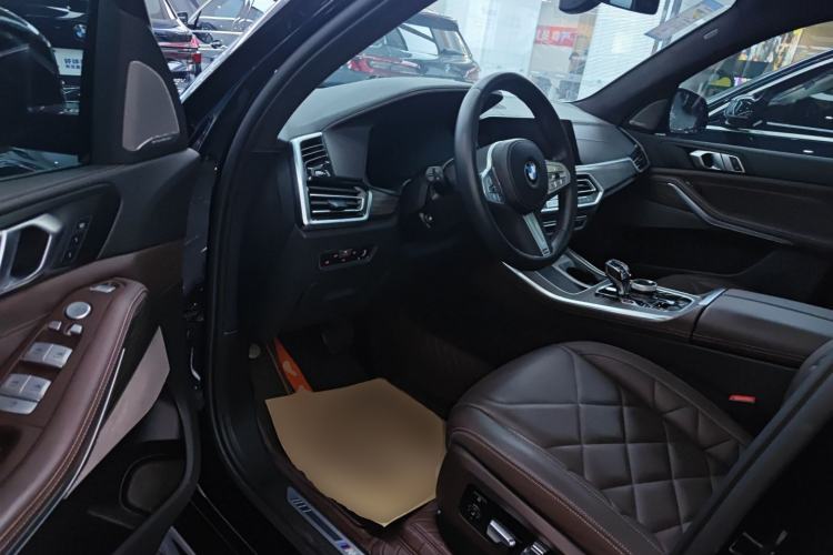 Used BMW X5 2022 Restyled xDrive 40Li M Sport Package Driver Seat