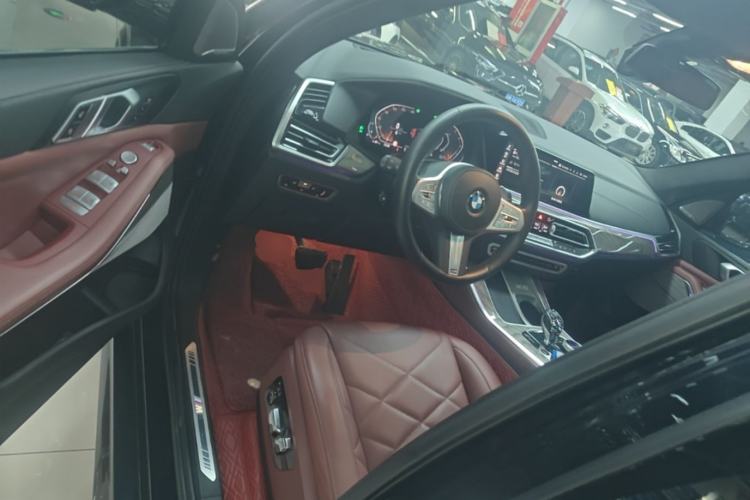 Used BMW X5 2022 xDrive 40Li M Sport Package Driver Seat